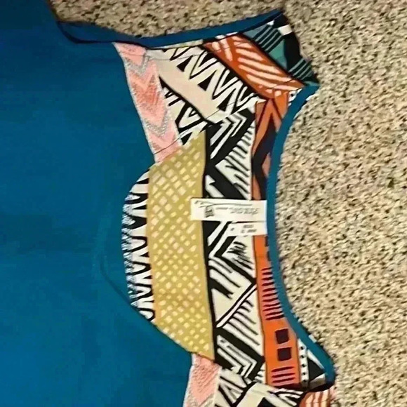 Cute sleeveless top - Picture 3 of 3